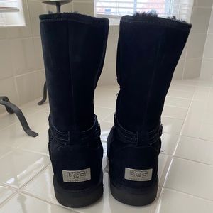 **SOLD**UGG women’s Palisade Black boots size 8